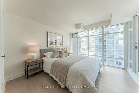 2181 Yonge Street Toronto ON M4S 2B1