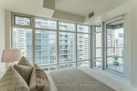 2181 Yonge Street Toronto ON M4S 2B1