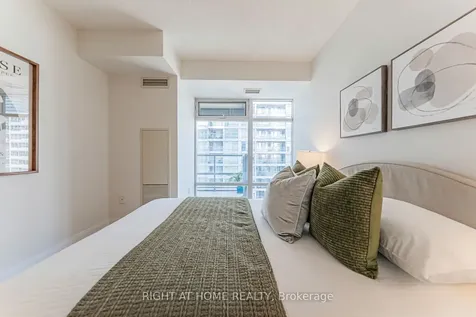 2181 Yonge Street Toronto ON M4S 2B1