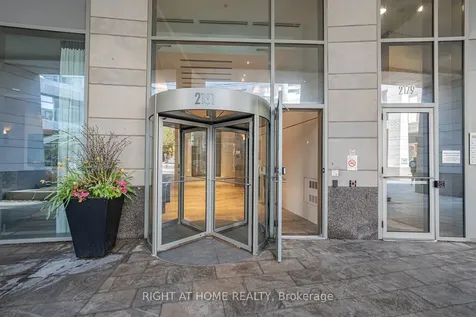 2181 Yonge Street Toronto ON M4S 2B1