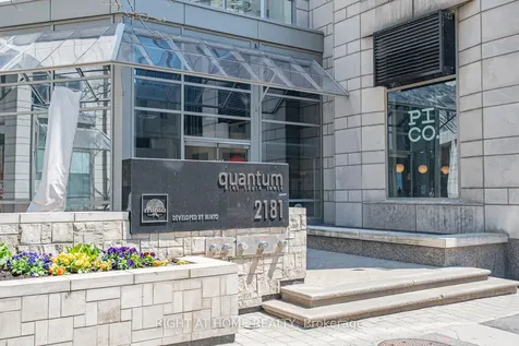 2181 Yonge Street Toronto ON M4S 2B1