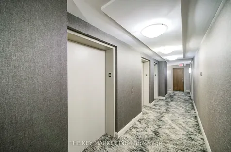 21 Hillcrest Avenue Toronto ON M2N 7K2