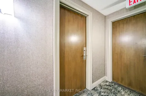 21 Hillcrest Avenue Toronto ON M2N 7K2