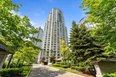 21 Hillcrest Avenue Toronto ON M2N 7K2