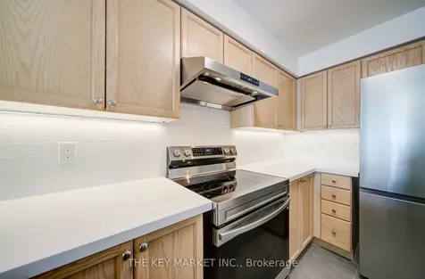 21 Hillcrest Avenue Toronto ON M2N 7K2