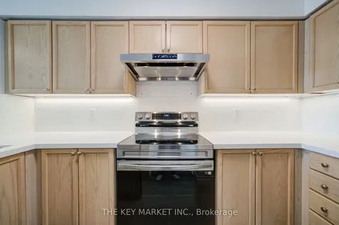 21 Hillcrest Avenue Toronto ON M2N 7K2