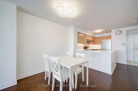 21 Hillcrest Avenue Toronto ON M2N 7K2