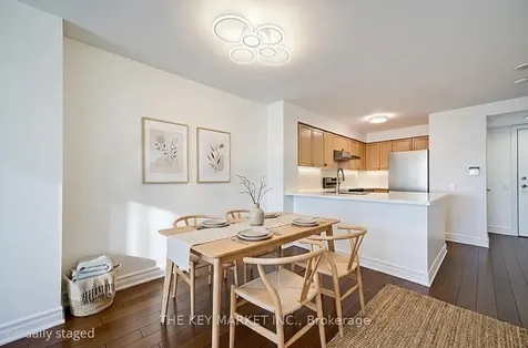 21 Hillcrest Avenue Toronto ON M2N 7K2