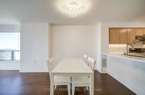 21 Hillcrest Avenue Toronto ON M2N 7K2