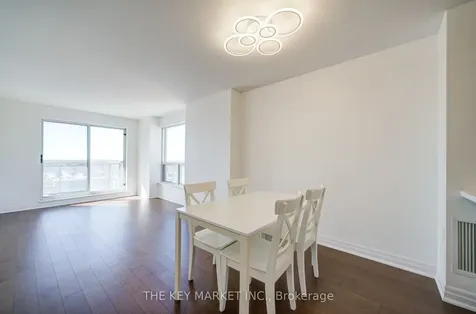 21 Hillcrest Avenue Toronto ON M2N 7K2