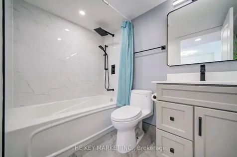 21 Hillcrest Avenue Toronto ON M2N 7K2