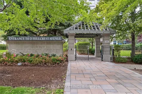 21 Hillcrest Avenue Toronto ON M2N 7K2