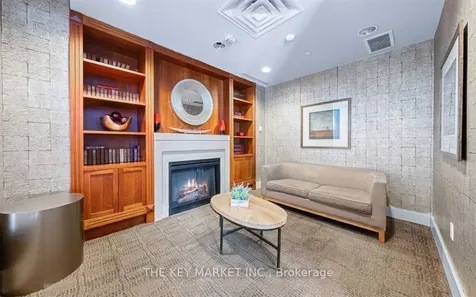 21 Hillcrest Avenue Toronto ON M2N 7K2