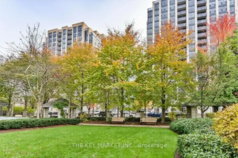 21 Hillcrest Avenue Toronto ON M2N 7K2
