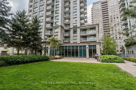 21 Hillcrest Avenue Toronto ON M2N 7K2