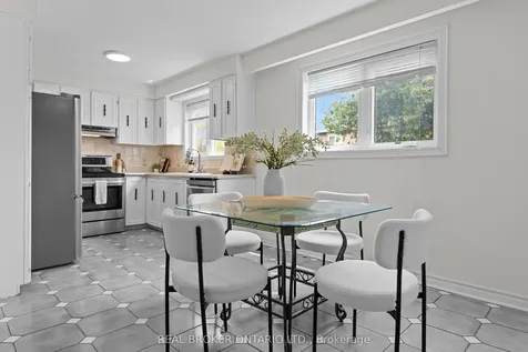 111 Madawaska Avenue Toronto ON M2M 2R5
