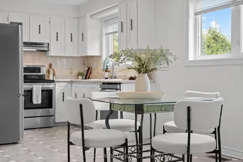 111 Madawaska Avenue Toronto ON M2M 2R5