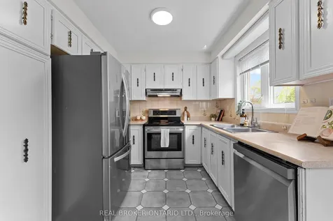 111 Madawaska Avenue Toronto ON M2M 2R5