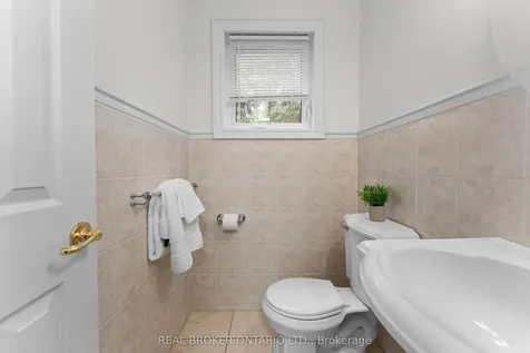 111 Madawaska Avenue Toronto ON M2M 2R5