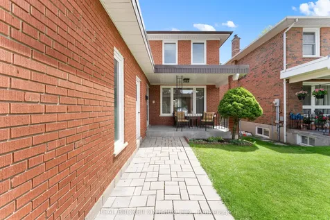 111 Madawaska Avenue Toronto ON M2M 2R5