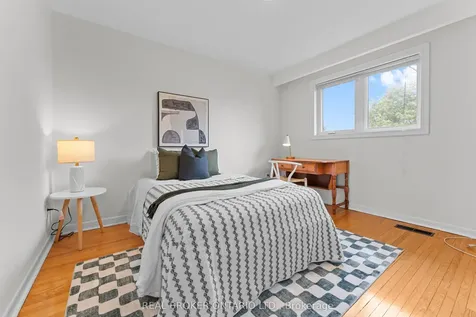 111 Madawaska Avenue Toronto ON M2M 2R5