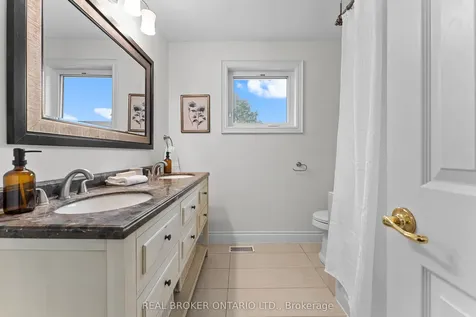 111 Madawaska Avenue Toronto ON M2M 2R5