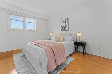 111 Madawaska Avenue Toronto ON M2M 2R5