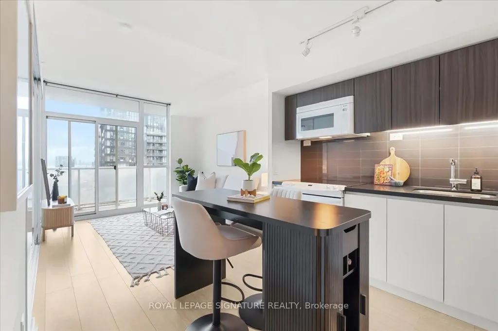 75 Queens Wharf Road Toronto ON M5V 0J8