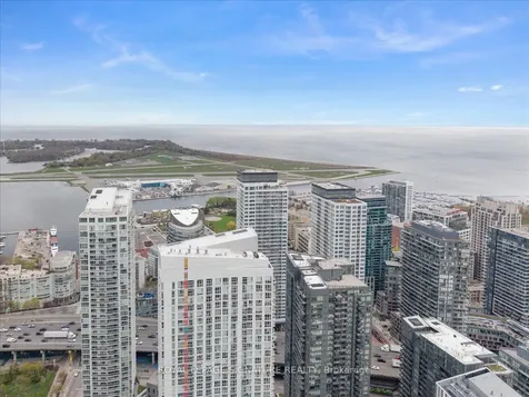 75 Queens Wharf Road Toronto ON M5V 0J8
