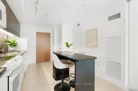 75 Queens Wharf Road Toronto ON M5V 0J8