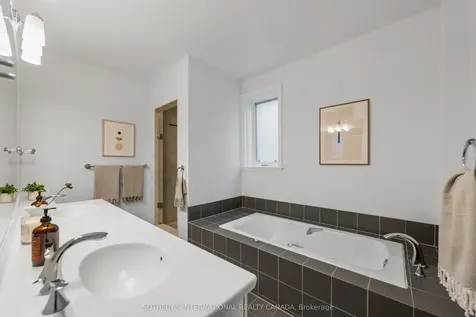 34 Belsize Drive Toronto ON M4S 1L4