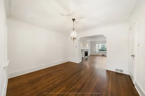 61 Sutherland Drive Toronto ON M4G 1H5