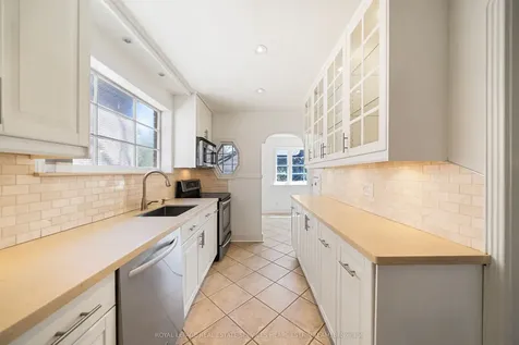 61 Sutherland Drive Toronto ON M4G 1H5