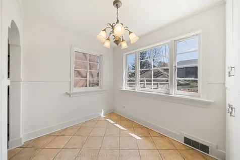 61 Sutherland Drive Toronto ON M4G 1H5
