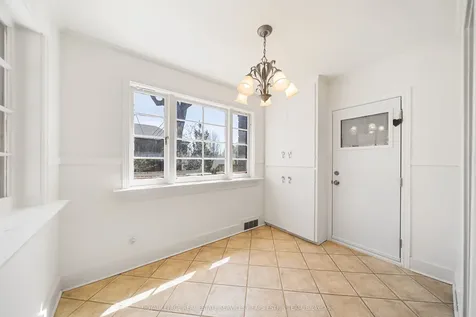 61 Sutherland Drive Toronto ON M4G 1H5