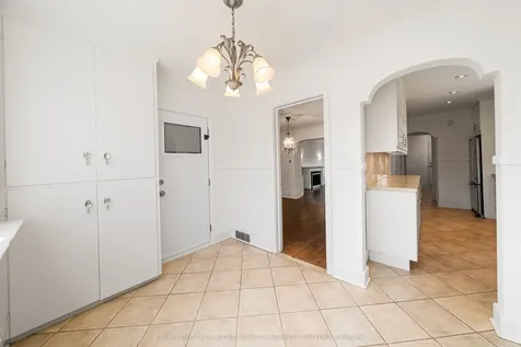 61 Sutherland Drive Toronto ON M4G 1H5