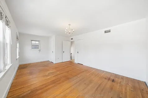 61 Sutherland Drive Toronto ON M4G 1H5