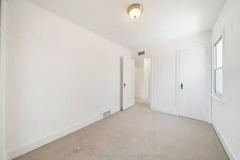 61 Sutherland Drive Toronto ON M4G 1H5
