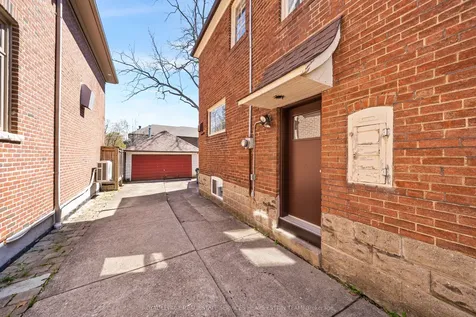 61 Sutherland Drive Toronto ON M4G 1H5