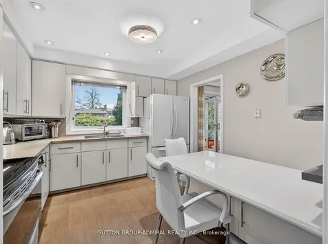 30 Foxwarren Drive Toronto ON M2K 1L3