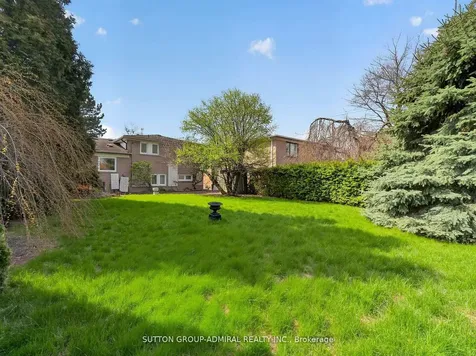 30 Foxwarren Drive Toronto ON M2K 1L3