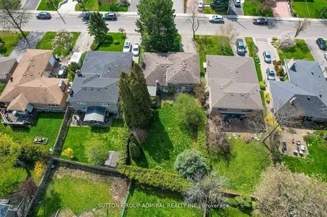 30 Foxwarren Drive Toronto ON M2K 1L3