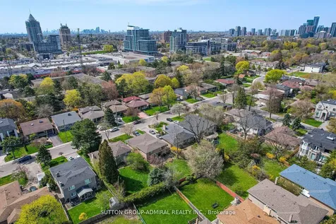 30 Foxwarren Drive Toronto ON M2K 1L3