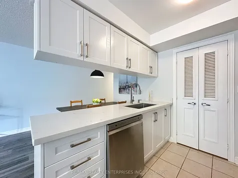 52 Aerodrome Crescent Toronto ON M4G 4J1