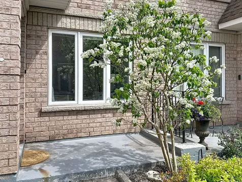 52 Aerodrome Crescent Toronto ON M4G 4J1