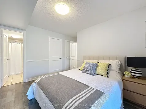 52 Aerodrome Crescent Toronto ON M4G 4J1