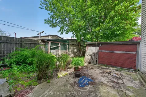 239 Manning Avenue Toronto ON M6J 2K8