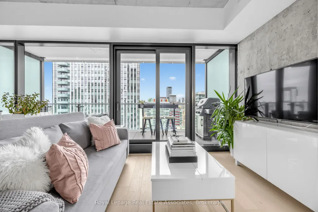 224 King Street W Toronto ON M5H 0A6