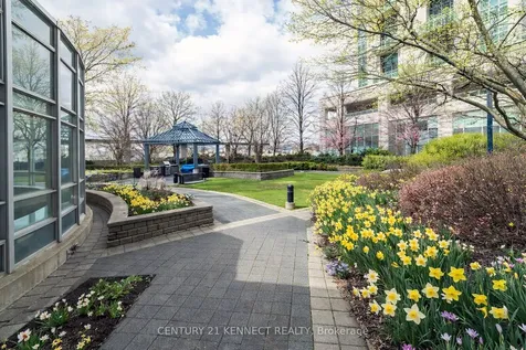 16 Harrison Garden Boulevard Toronto ON M2N 7J6