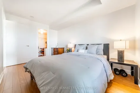 16 Harrison Garden Boulevard Toronto ON M2N 7J6